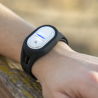Rechargeable Mosquito-repellent Bracelet using Ultrasound Banic Innova