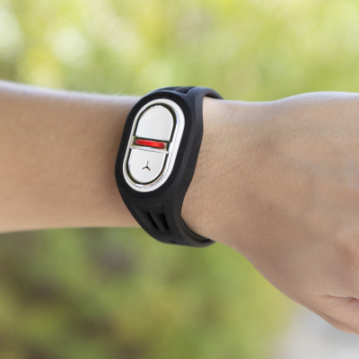 Rechargeable Mosquito-repellent Bracelet using Ultrasound Banic Innova