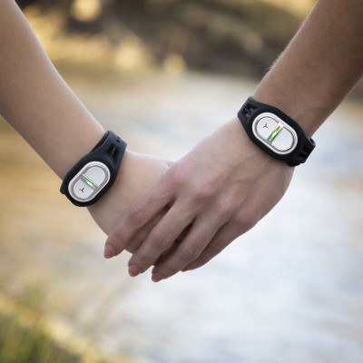 Rechargeable Mosquito-repellent Bracelet using Ultrasound Banic Innova