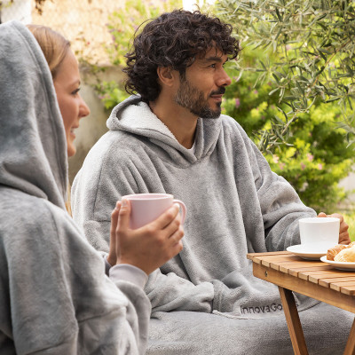 Oversized Sweatshirt Blanket with Fleece Lining Swug InnovaGoods Oversized Sweatshirt Blanket with Fleece Lining Swug InnovaGoods