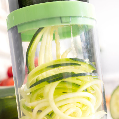 Vegetable Spiral Cutter and Grater with Recipes Vigizer InnovaGoods Vegetable Spiral Cutter and Grater with Recipes Vigizer InnovaGoods