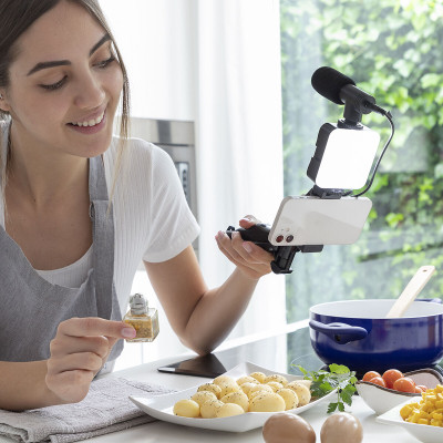 Vlogging Kit with Light, Microphone and Remote Control Plodni InnovaGo Vlogging Kit with Light, Microphone and Remote Control Plodni InnovaGo